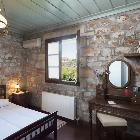 Klymeni Traditional Homes Apartment *