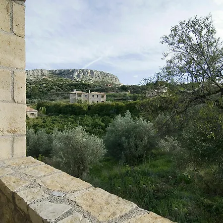 Apartment Klymeni Traditional Homes