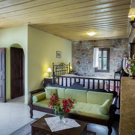Klymeni Traditional Homes Apartment *
