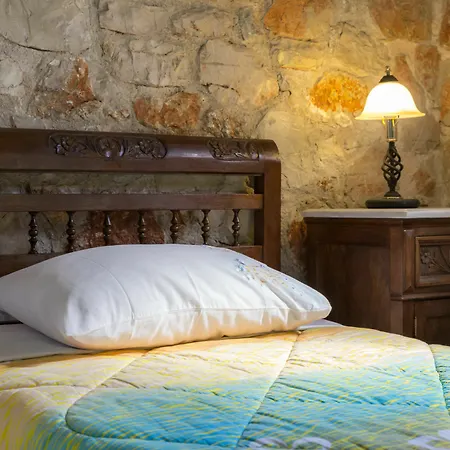 Klymeni Traditional Homes Apartment *